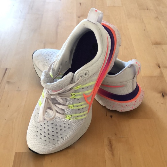 BNIB Nike Women's React Infinity Run Flyknit 2 - Picture 9 of 11